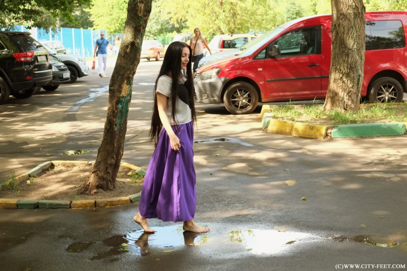 Cover Barefoot tease. Part 1 - Full HD/MP4