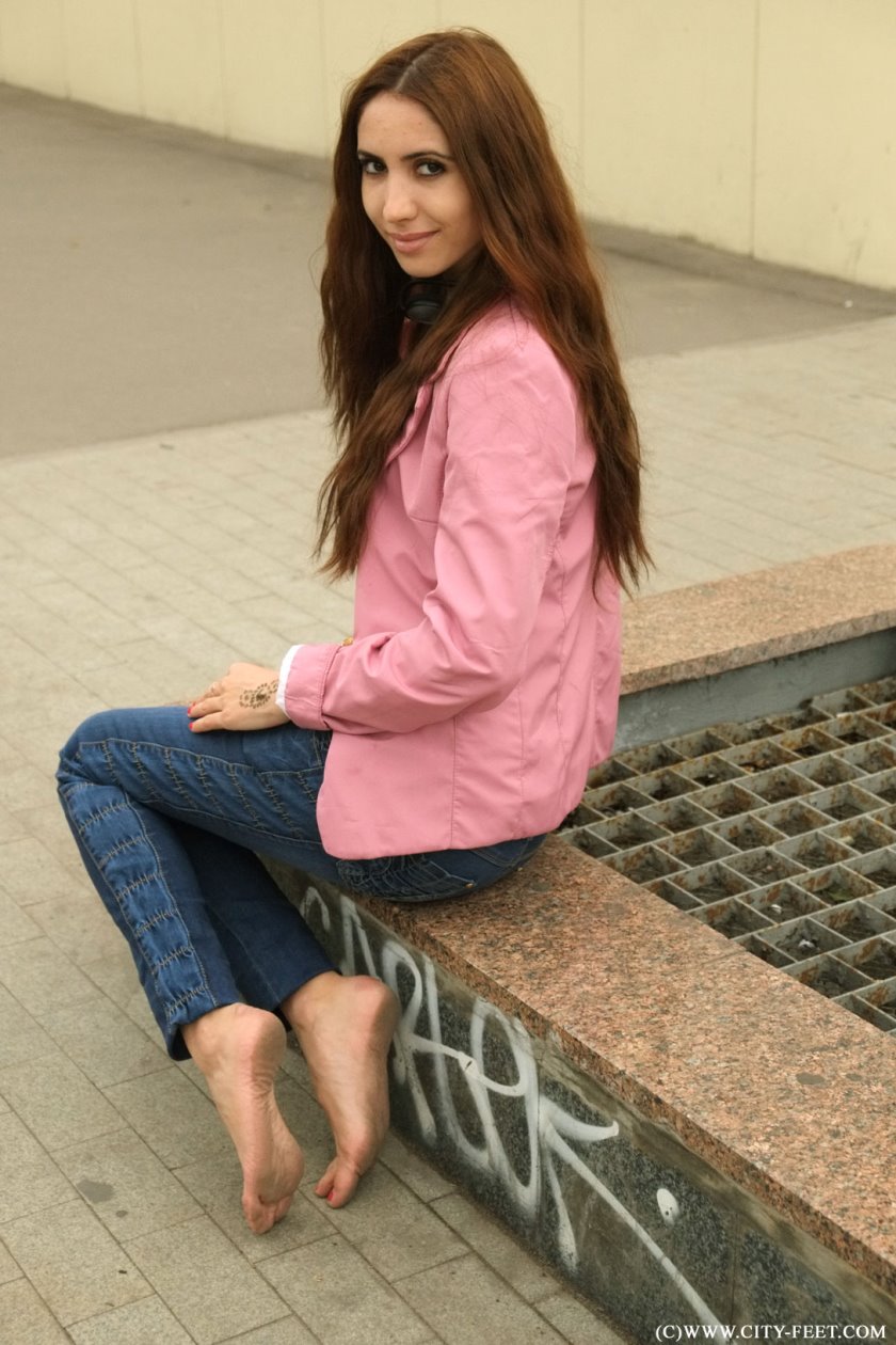 Cover 4 Summer barefoot stroll. Part 3 - Full HD/MP4