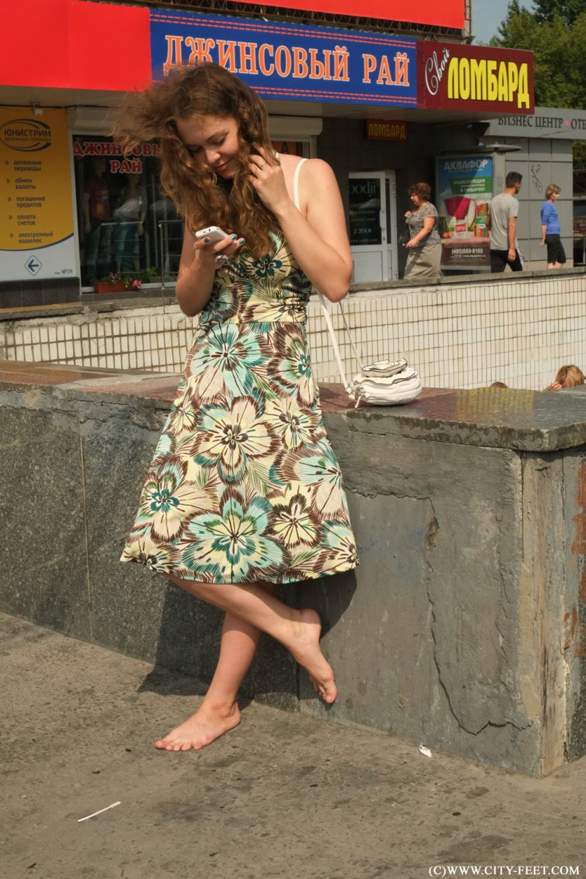 Cover Delightful barefoot girl. part 1 - Full HD/MP4