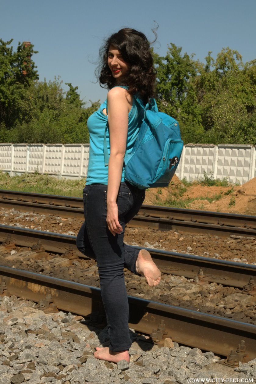 Cover 3 Barefoot college girl. Part 1 - Full HD/MP4