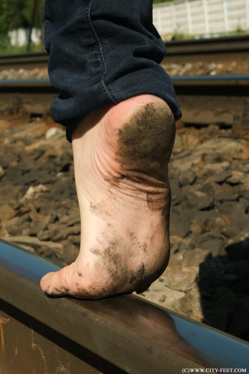 Cover 4 Barefoot college girl. Part 1 - Full HD/MP4