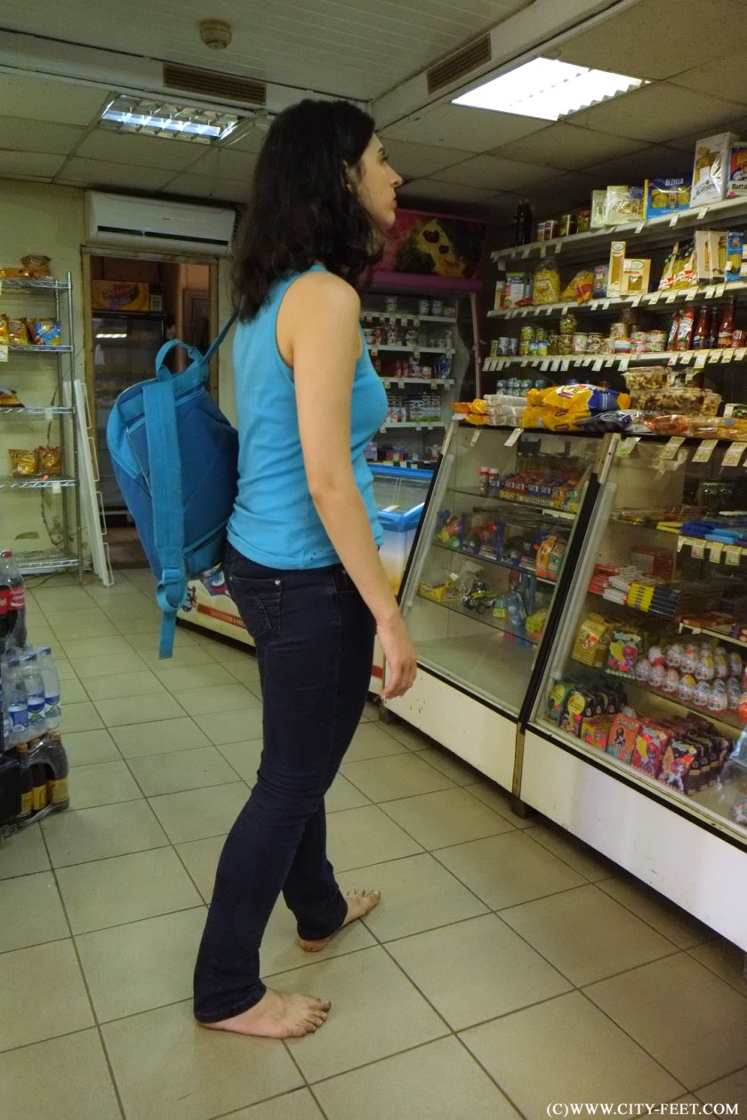 Cover 3 Barefoot college girl. Part 3 - Full HD/MP4