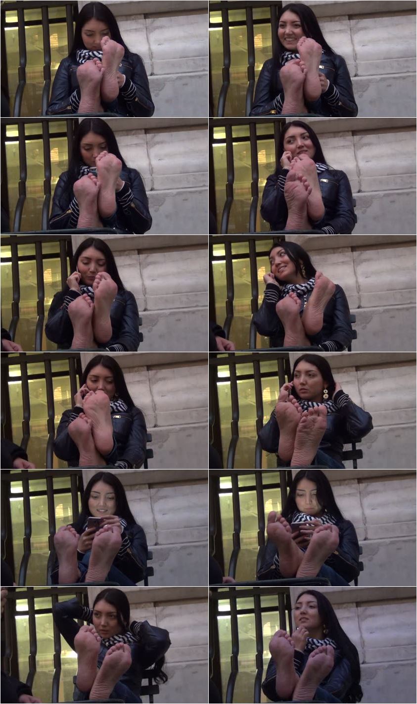 Screenlist Russian doll's soles at dusk - Full HD/MP4