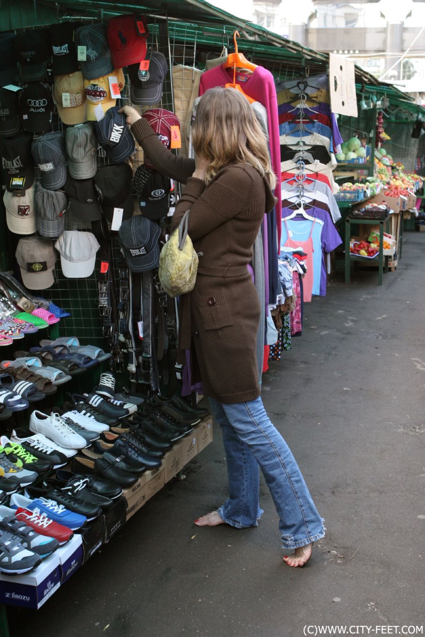 Cover 3 Kapa goes for a walk without shoes. Part 3 - Full HD/MP4