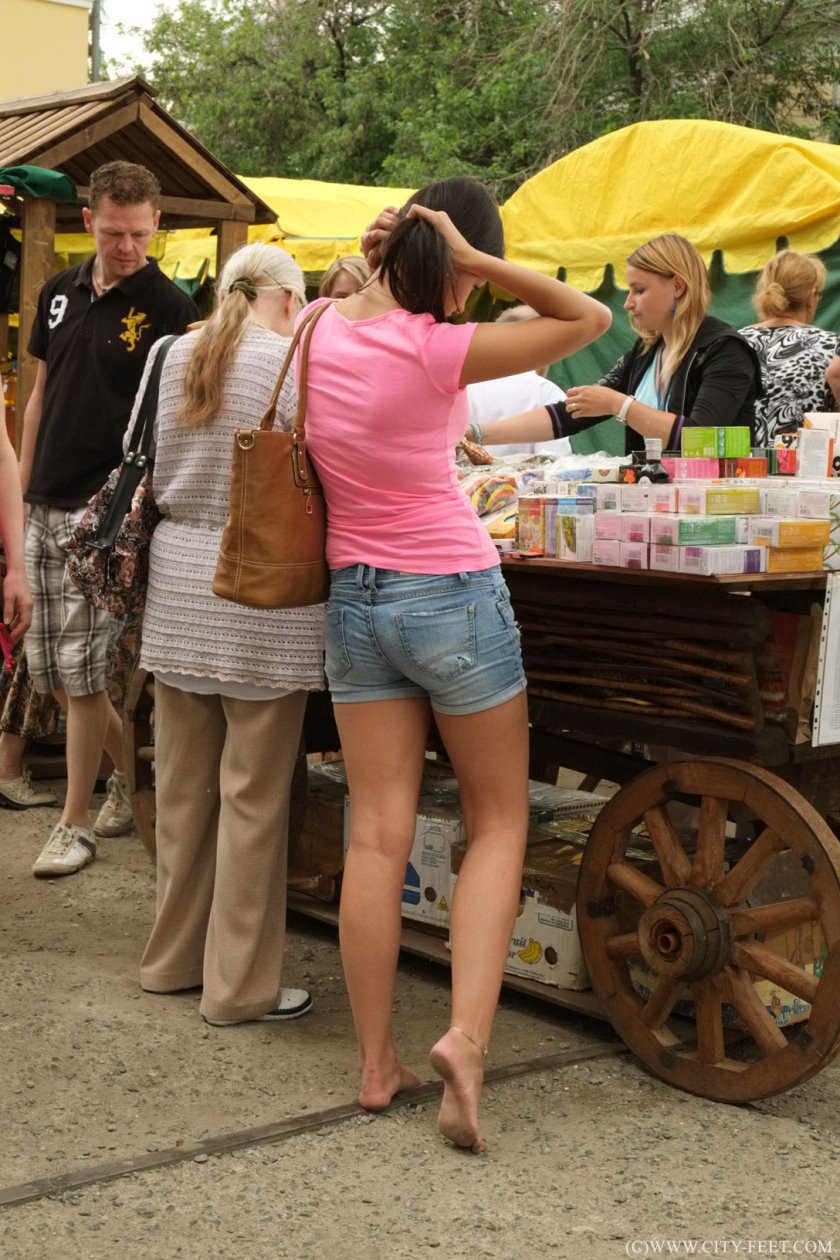 Cover 3 Slender beauty in shorts. Part 1. - Full HD/MP4