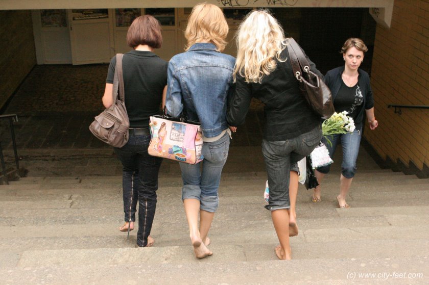 Cover 2 Three barefoot girls. Part 3. - SD/MP4