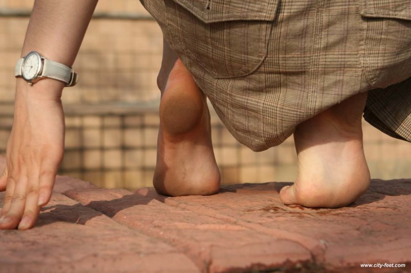 Cover 3 Pretty barefoot girl. Part 3. - HD/MP4