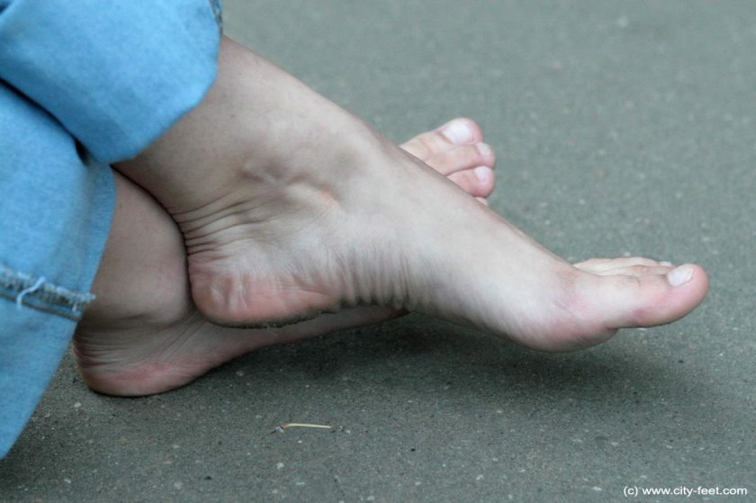 Cover 4 Barefoot at home and outside. Part 1. - HD/MP4