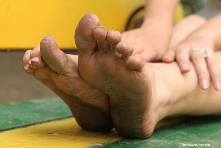 Cover Barefoot beauty - HD/MP4