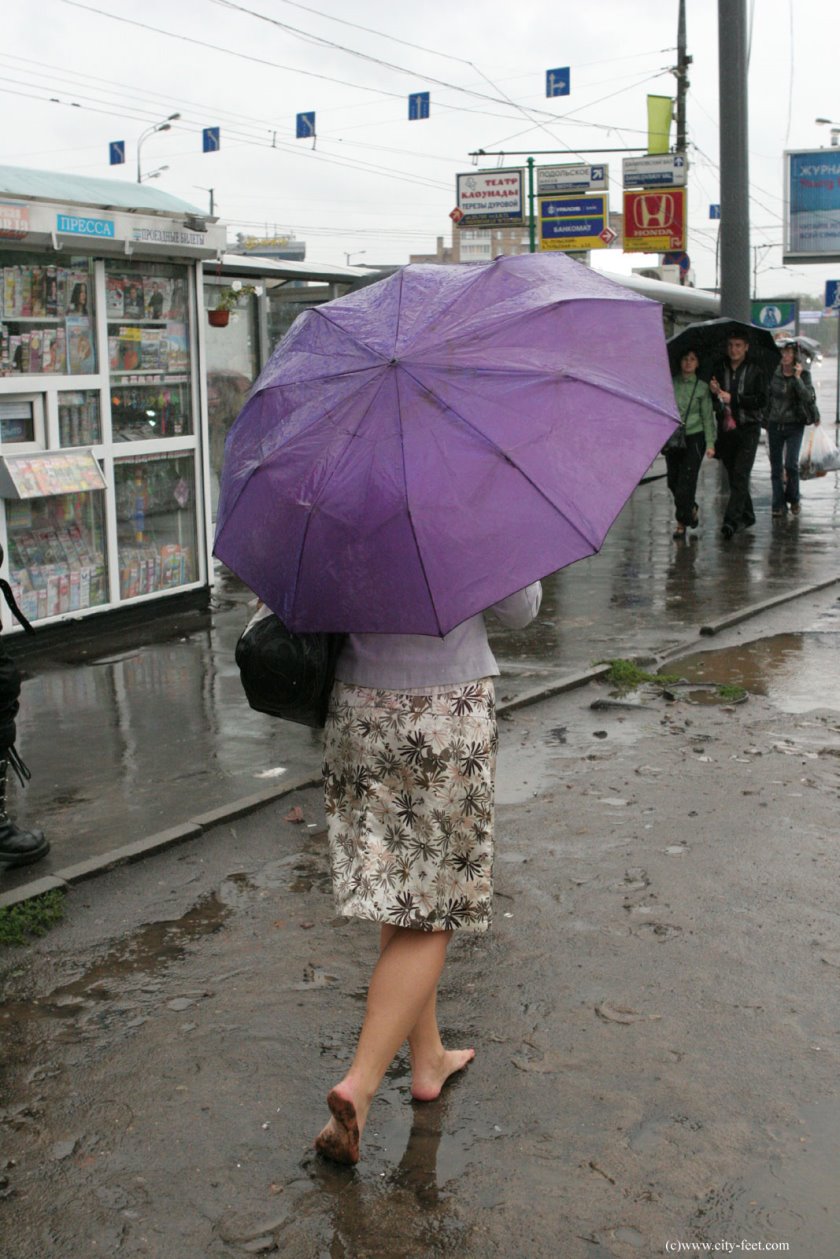 ID 655 - Cold rain, wind and McDonalds - City Feet image