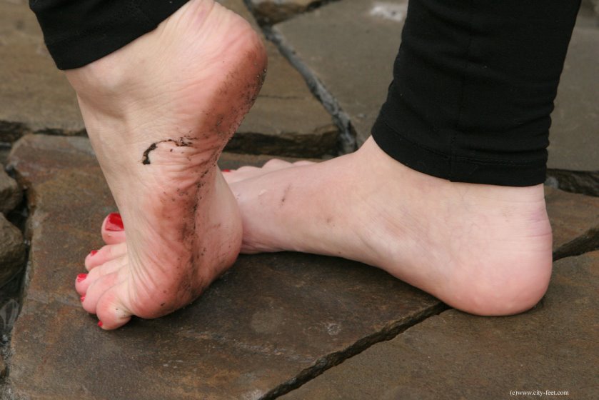 Cover Autumn barefoot stroll. Part 1. - HD/MP4