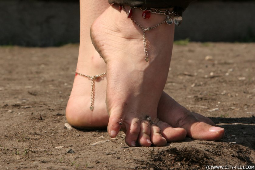 Cover 3 Tiny barefoot redhead. Part 3. - HD/MP4