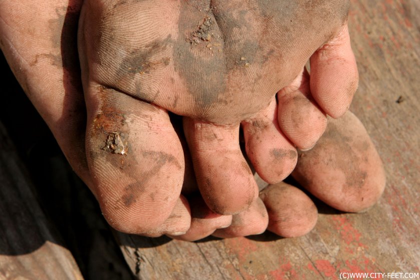 Cover 3 Tiny barefoot redhead. Part 4. - HD/MP4