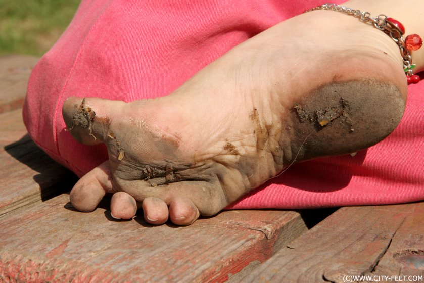 Cover Tiny barefoot redhead. Part 4. - HD/MP4