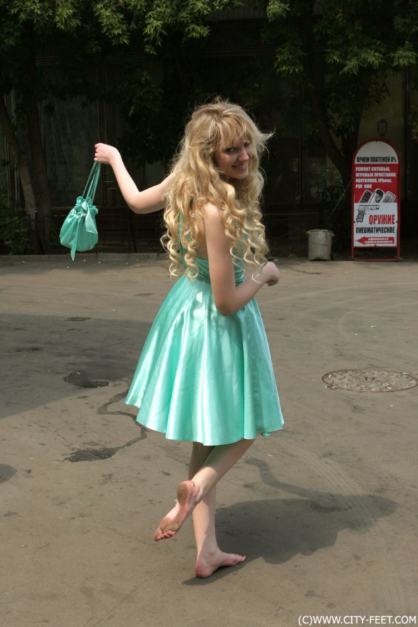 Cover 4 Barefoot girl in sea-green dress. Part 1. - Full HD/MP4