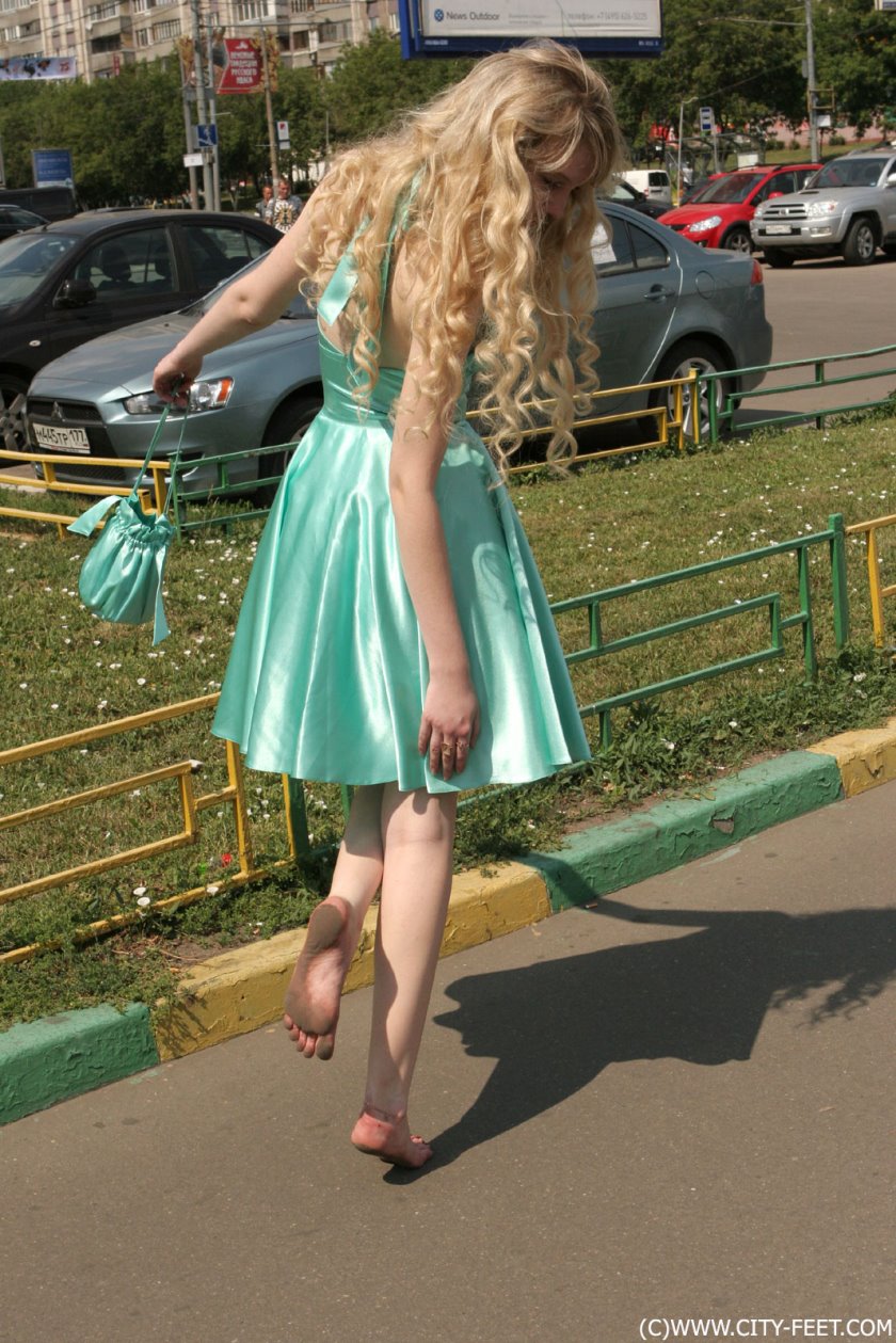 Cover Barefoot girl in sea-green dress. Part 3. - Full HD/MP4