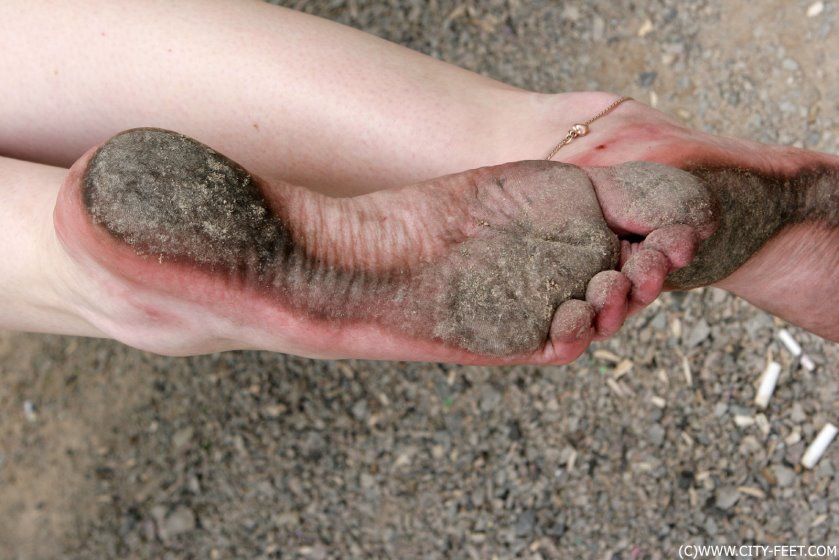 Cover Barefoot girl in sea-green dress. Part 4. - Full HD/MP4