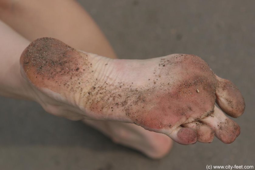 Cover 3 Marina takes a barefoot stroll - SD/MP4