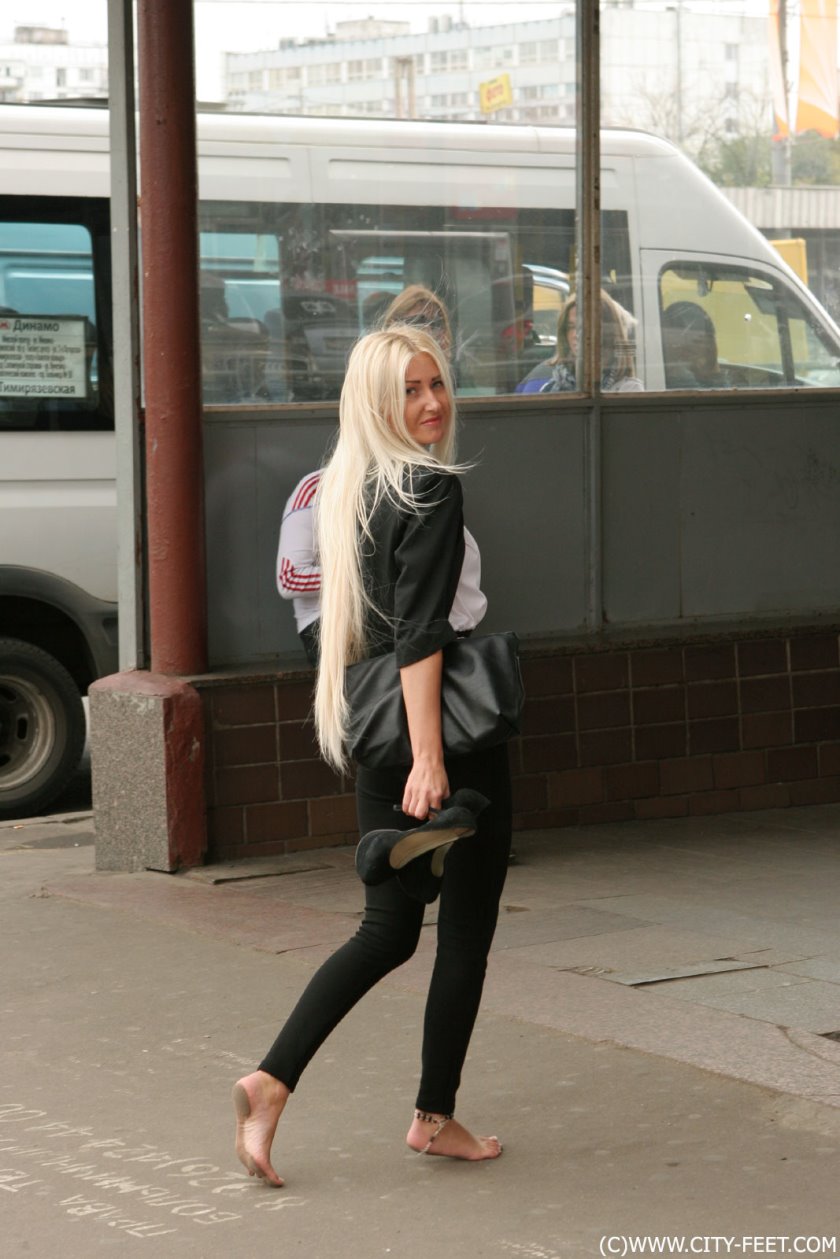 Cover Barefoot office girl. Part 2. - Full HD/MP4