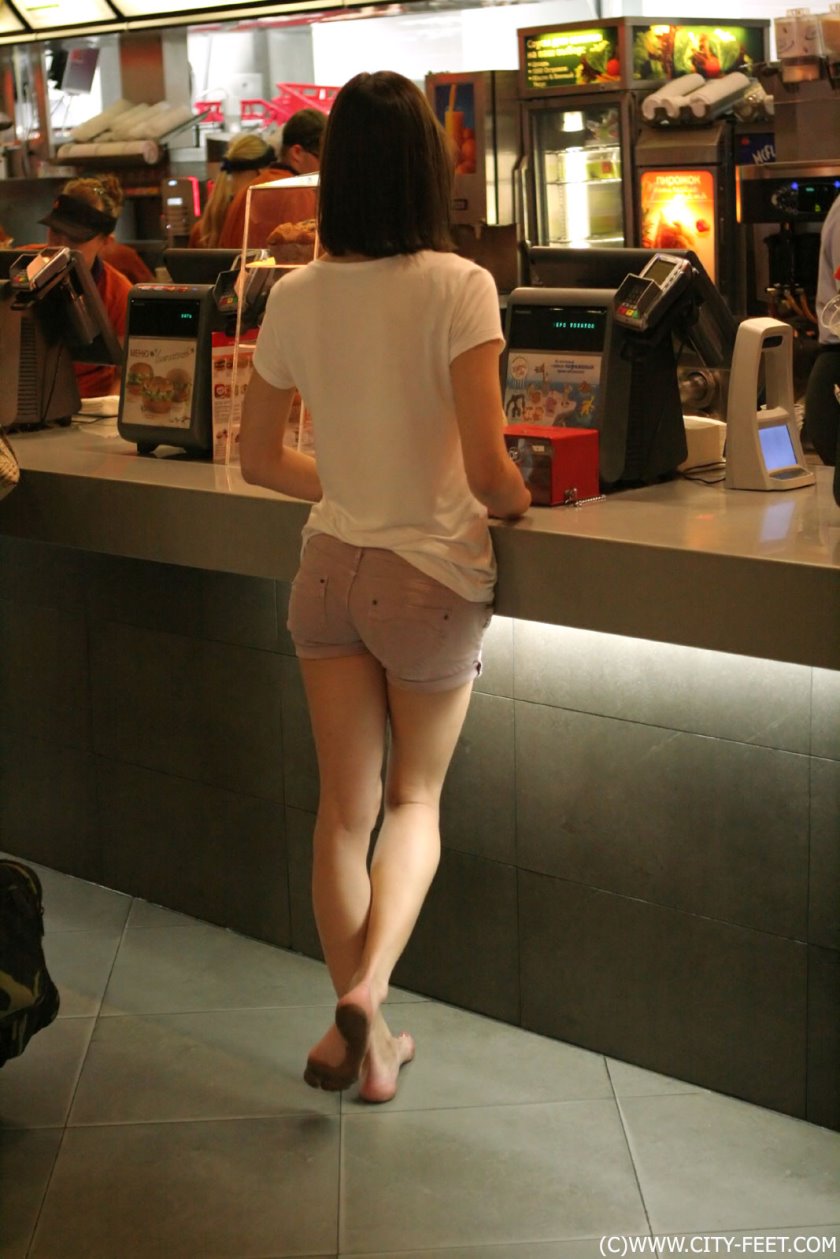 Cover Hot beauty in T-shirt and shorts. Part 2. - Full HD/MP4