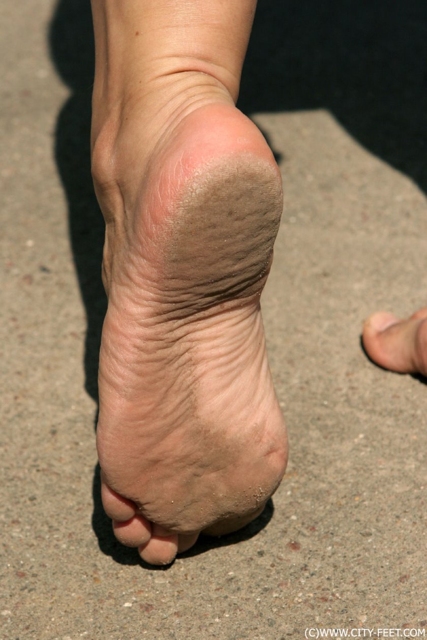 Cover Playful barefoot redhead. Part 1. - Full HD/MP4