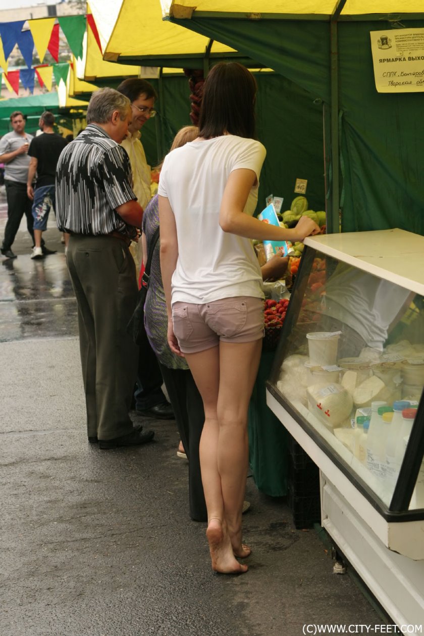 Cover Hot beauty in T-shirt and shorts. Part 3. - Full HD/MP4