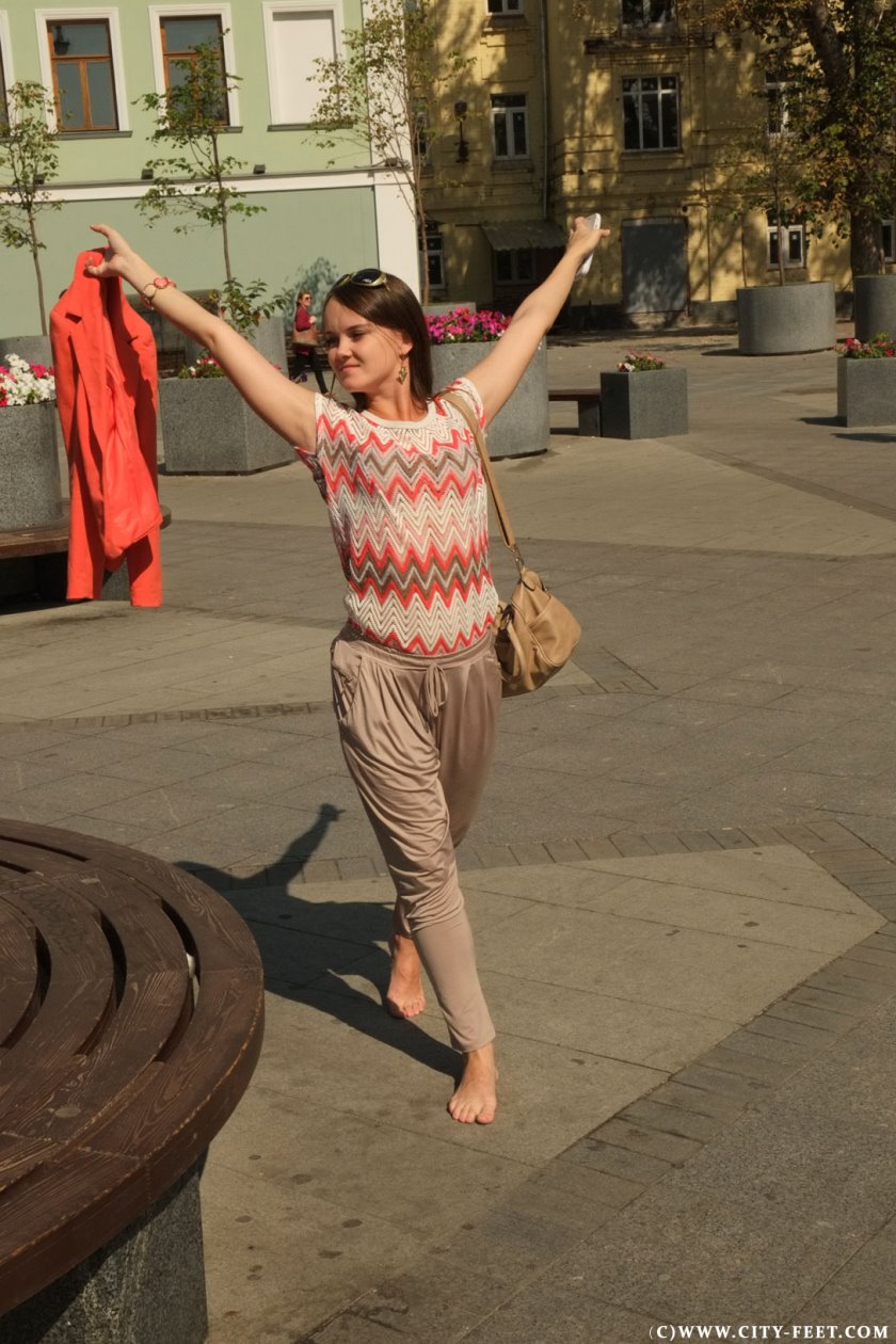 Cover City Feet - Barefoot in a sunny morning. Part 1. - Full HD/MP4