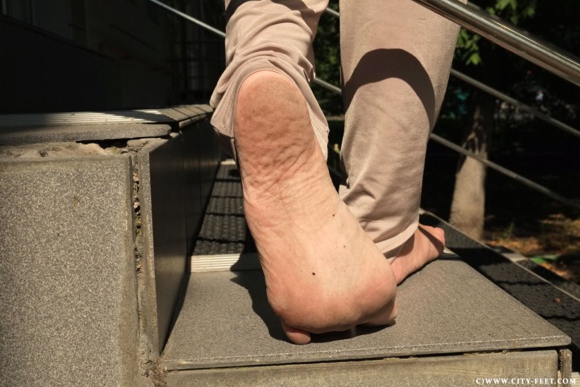 Cover 4 City Feet - Barefoot in a sunny morning. Part 2. - Full HD/MP4