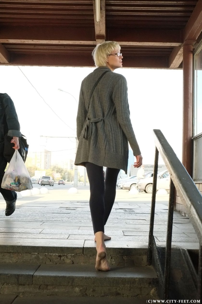 Cover 4 City Feet - A stylish girl's barefoot adventure. Part 2. - Full HD/MP4