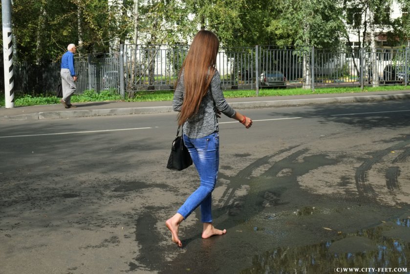 Cover City Feet - A slender girl in the blue jeans. Part 1. - Full HD/MP4