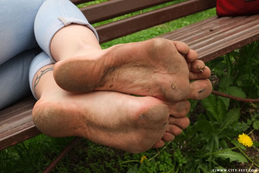 Cover 3 City Feet - A tall barefoot beauty. Part 4. - Full HD/MP4