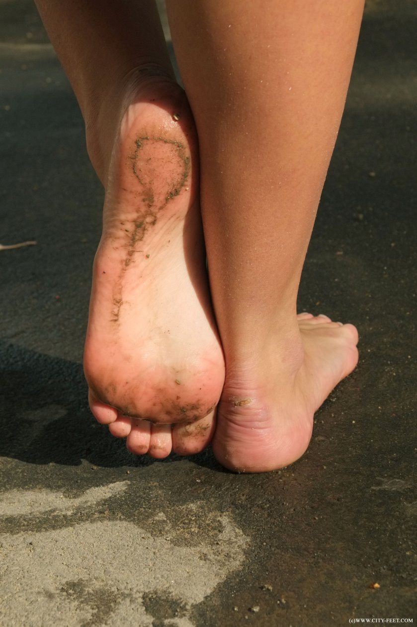 Cover 4 City Feet - Autumn barefoot walk. Part 1. - Full HD/MP4