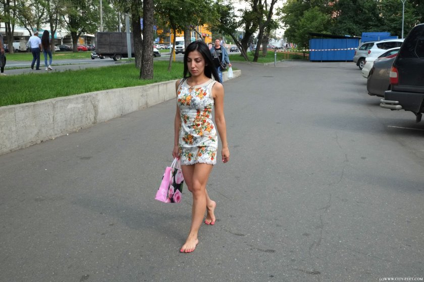 Cover 3 City Feet - A brunette in a short dress. Part 3. - Full HD/MP4