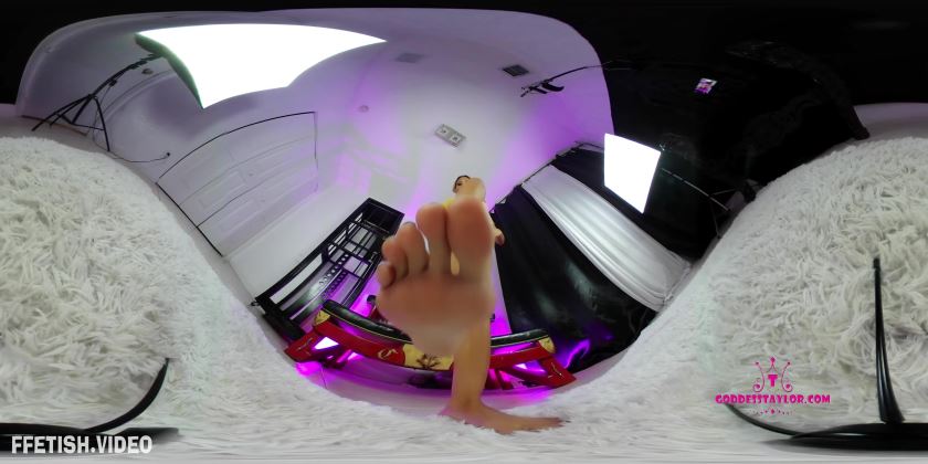 Cover 4 MistressTaylorKnight - Goddess Taylor Squeeze- Virtual Reality 360 Giantess *4k* - 4K Ultra HD/MP4
