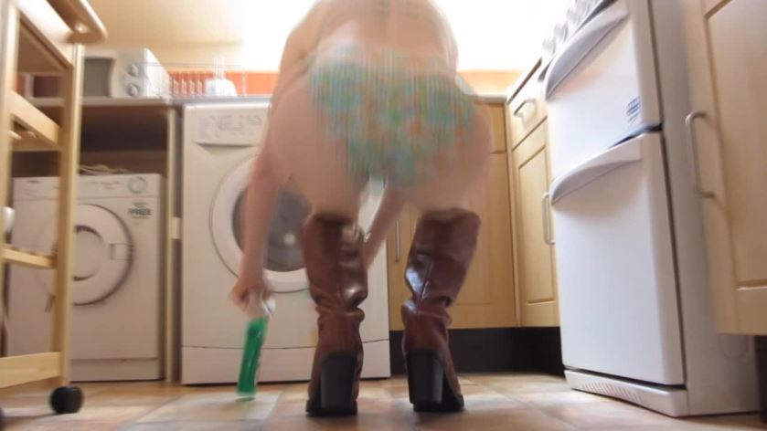 Cover 4 Kinky Boots Clip Stor - Housework in Bikini & Brown Platform Boots - HD/WMV