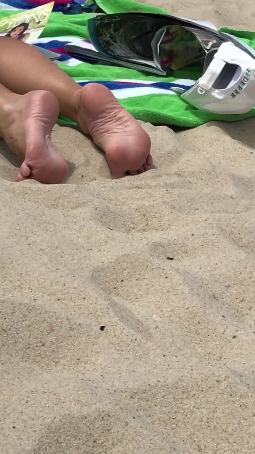 Blonde Milf Beach Soles - Candid Footography