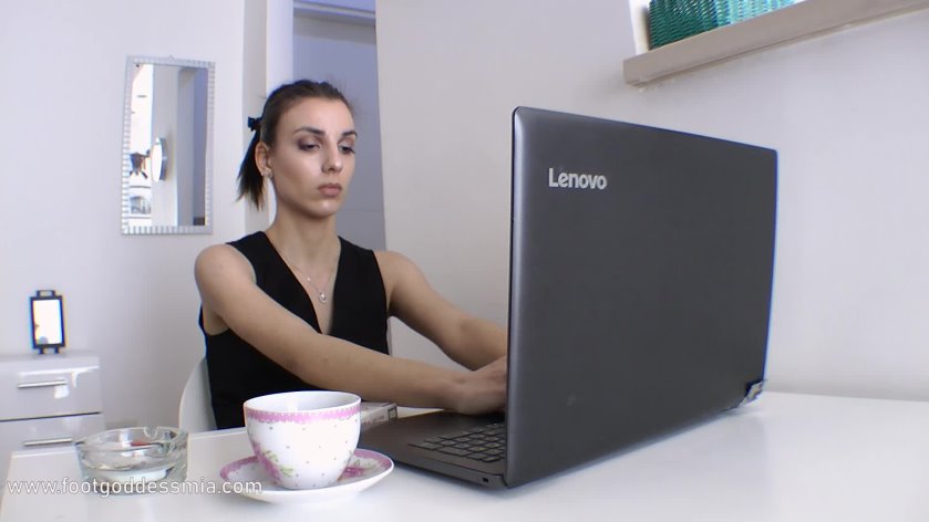 Cover 2 Foot Goddess Mia - Too busy to notice the slut – part 1 - Full HD/MP4