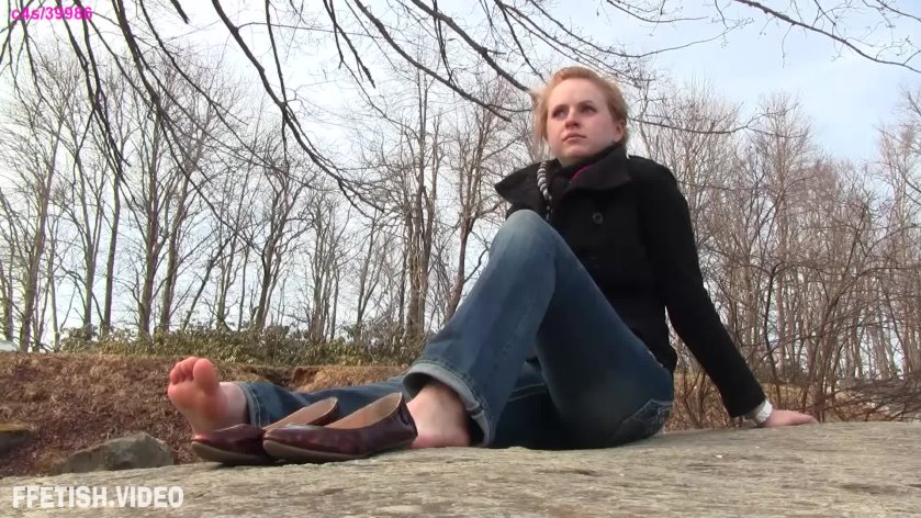 Cover 4 MtnMaiden Shoeplay - New model 7 ballet flats barefoot soles outside 1080p - Full HD/MP4