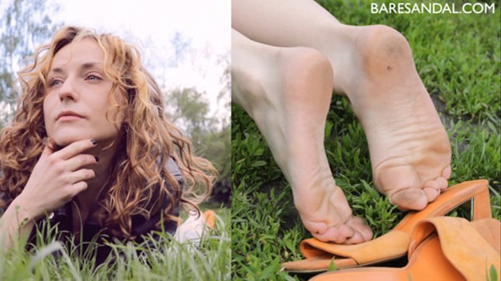Cover Baresandals Feet 4K and HD Clips - Lucia soles tease in the park after removing her sandals - Update 12423 - 4K - 4K Ultra HD/MP4