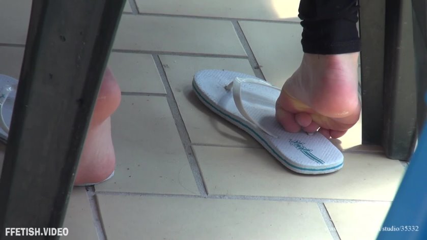 Cover 4 CANDID DIPPING DANGLING SHOEPLAY - CANDID SHOEPLAY FLIP FLOPS 40 ( Amazing Quality Video FULL HD 1920x1080p mpeg4) - Full HD/MP4
