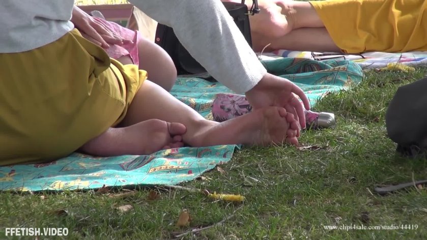 Cover 3 CANDID SHOEPLAY DIPPING DANGLING - CANDID FEETPLAY SOLES BAREFOOT AND MASSAGE 2 ( Amazing Quality Video FULL HD 1920x1080p mpeg4) - Full HD/MP4