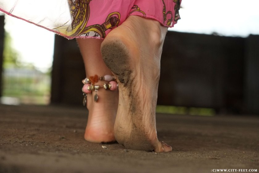 Cover 3 City Feet - A brunete in a long skirt. Part 4. - Full HD/MP4