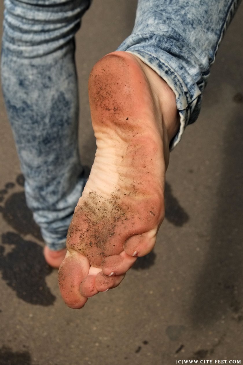 Cover City Feet - A barefoot blonde. Part 1. - Full HD/MP4