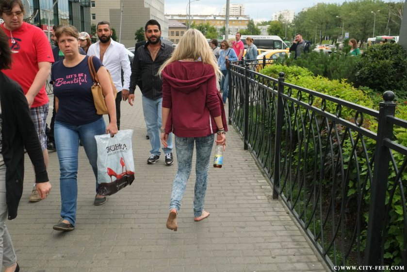 Cover 4 City Feet - A barefoot blonde. Part 3. - Full HD/MP4