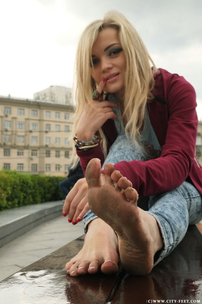 Cover 3 City Feet - A barefoot blonde. Part 4. - Full HD/MP4