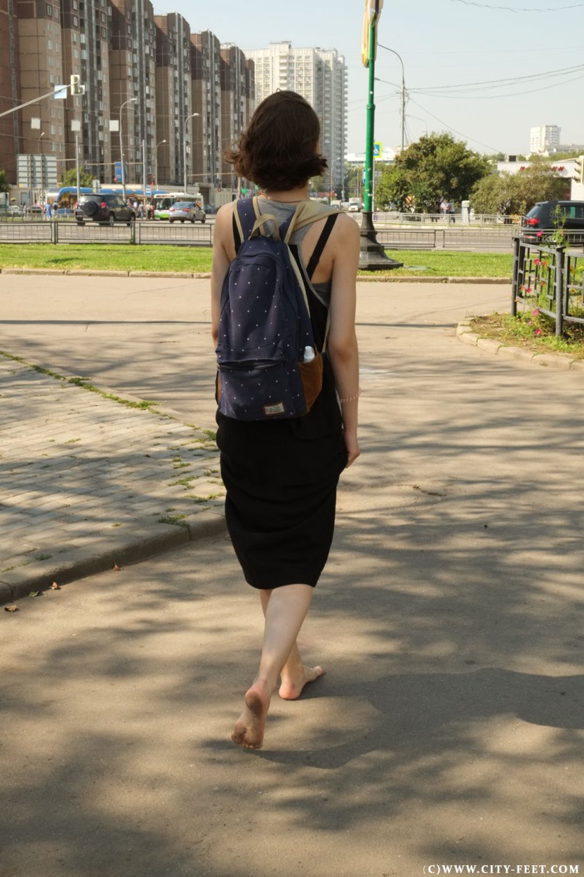 Cover 4 City Feet - A slender barefoot brunette. part 1. - Full HD/MP4