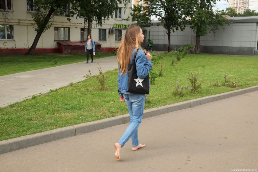 Cover 3 City Feet - Barefoot in the cool street. Part 1. - Full HD/MP4