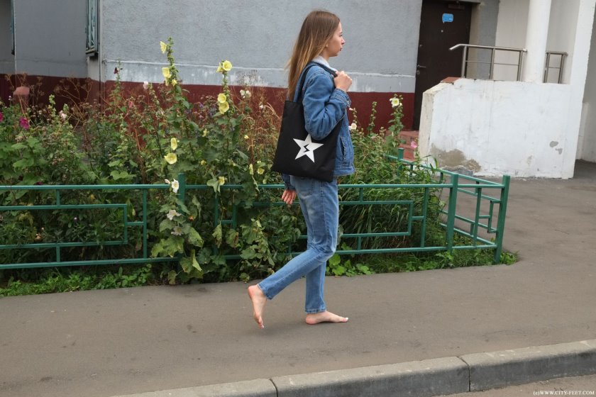 Cover City Feet - Barefoot in the cool street. Part 1. - Full HD/MP4