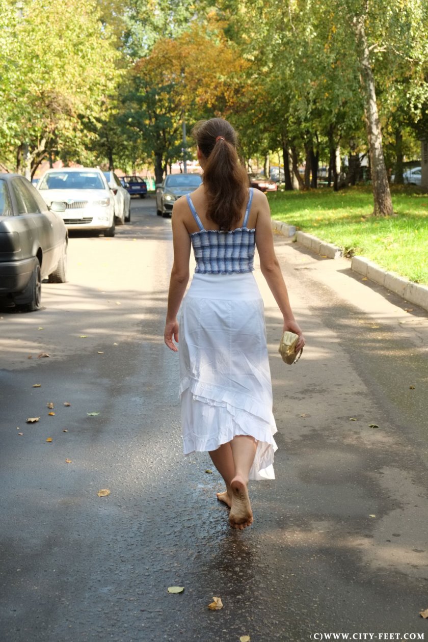 Cover 4 City Feet - Autumn barefoot walk. Part 1. - Full HD/MP4