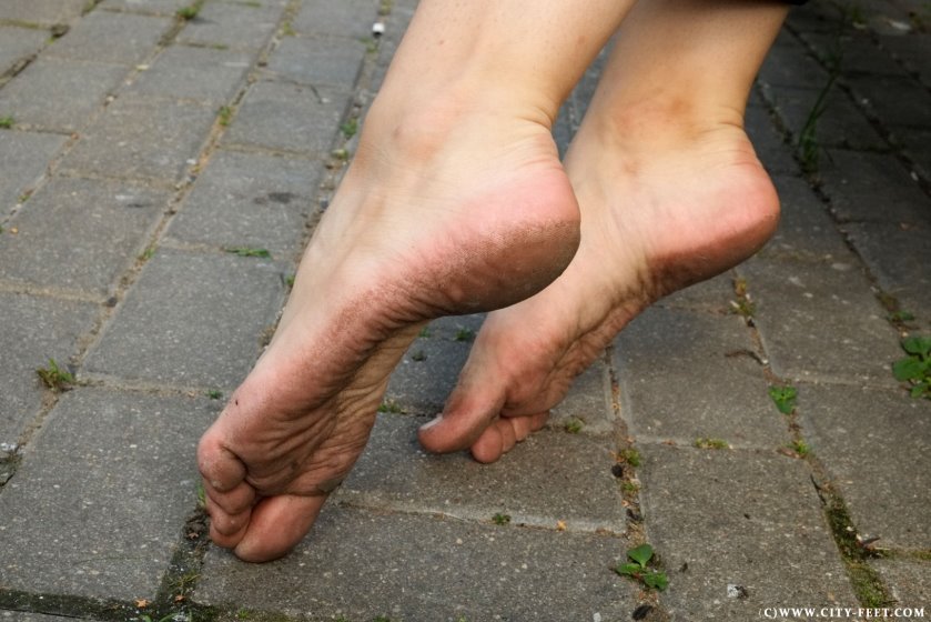 Cover 3 City Feet - A slender barefoot brunette. part 4. - Full HD/MP4